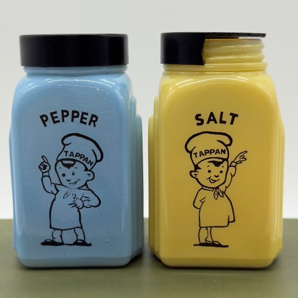 Vintage Tappan Chef Blue Yellow Milk Glass Salt Pepper Shakers *1 Broken Lid* - Picture 1 of 15